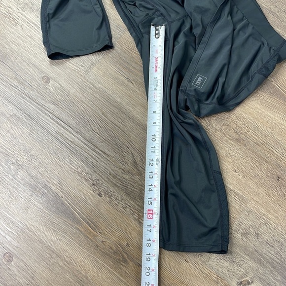 REI Women’s Black 2 in 1 Skirt Capri Leggings, size Medium - Picture 6 of 9